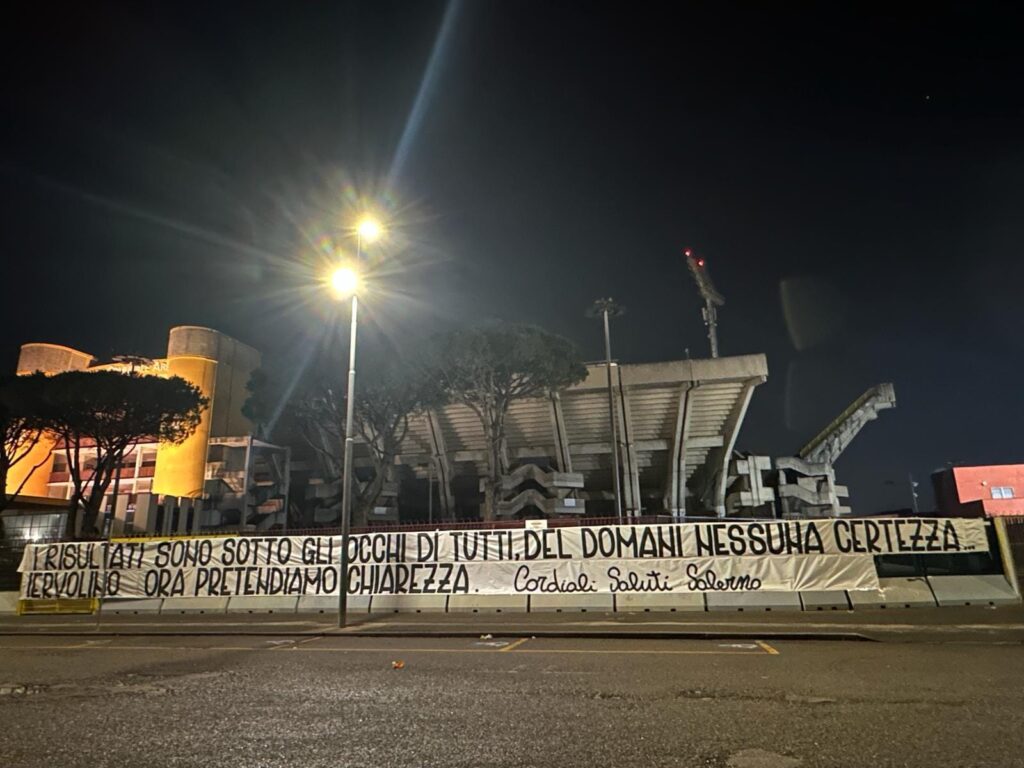 striscione salernitana-iervolino